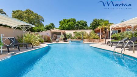 Location avec piscine en bord de mer à Pinarello