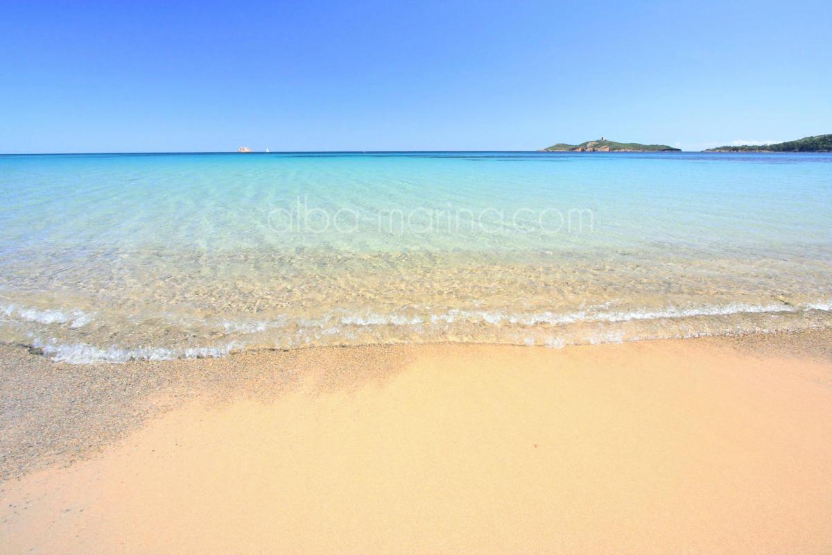 Plage en corse du sud pinarello